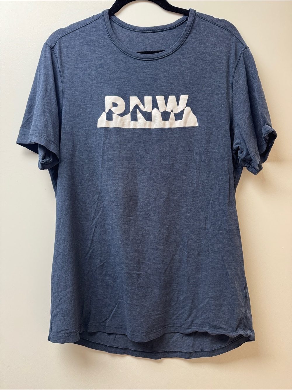 PNW Men Lululemon Graphic Athletic Short Sleeve Shirt Size L Workout Gym Stretch